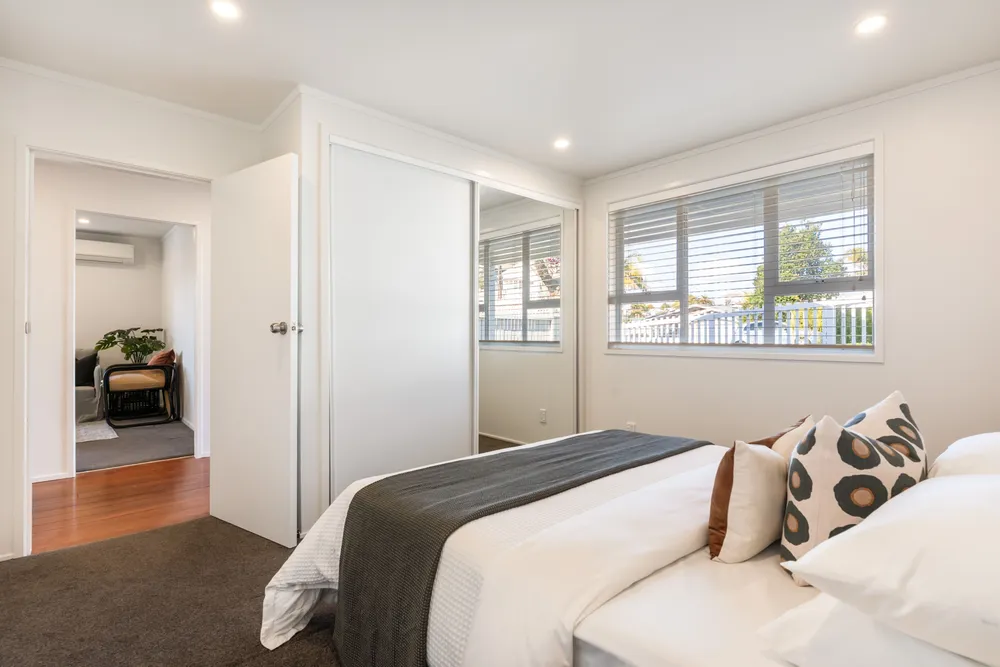 Photos of 42 Warwick Avenue