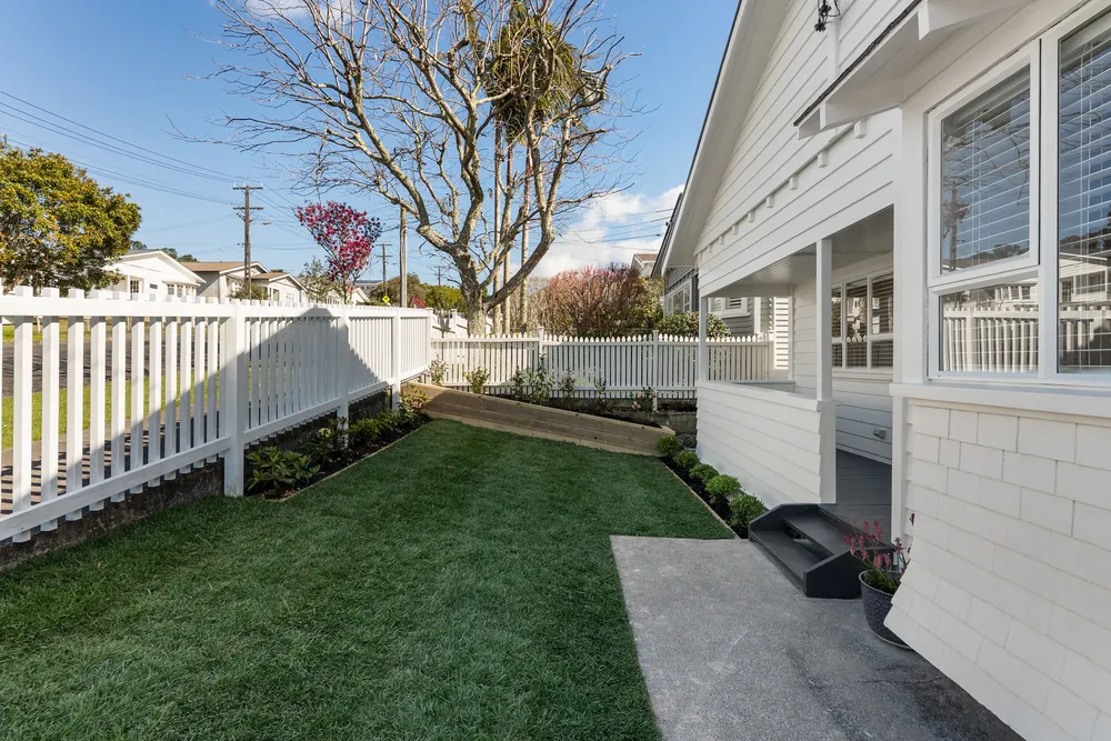 Photos of 42 Warwick Avenue