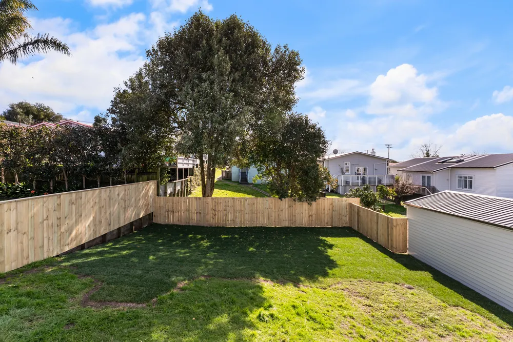 Photos of 42 Warwick Avenue