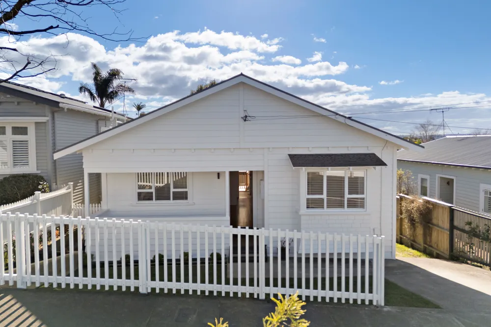 Photos of 42 Warwick Avenue