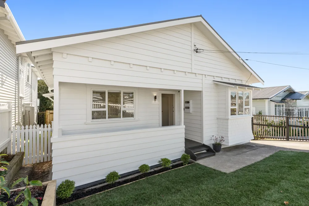 Photos of 42 Warwick Avenue