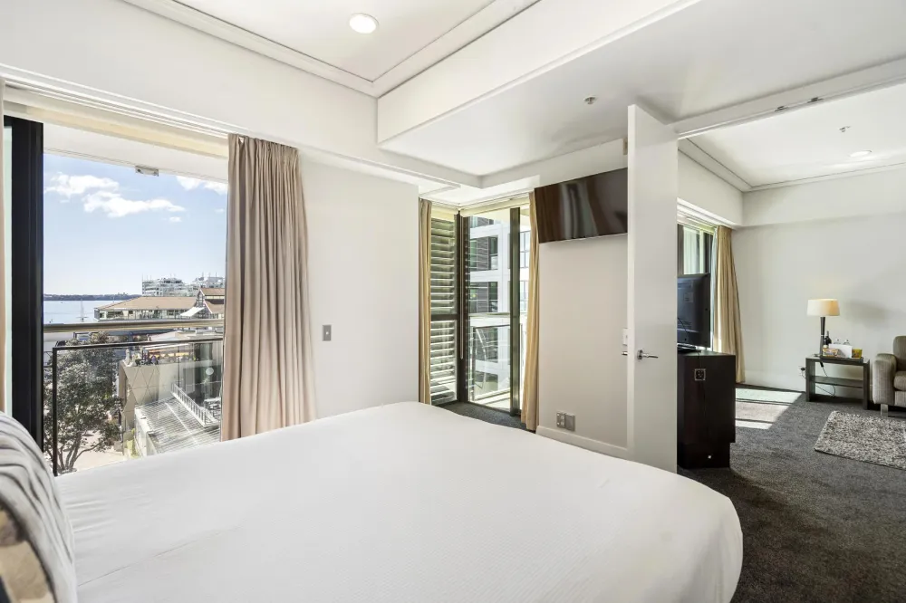 Photos of 402/85 Customs Street West