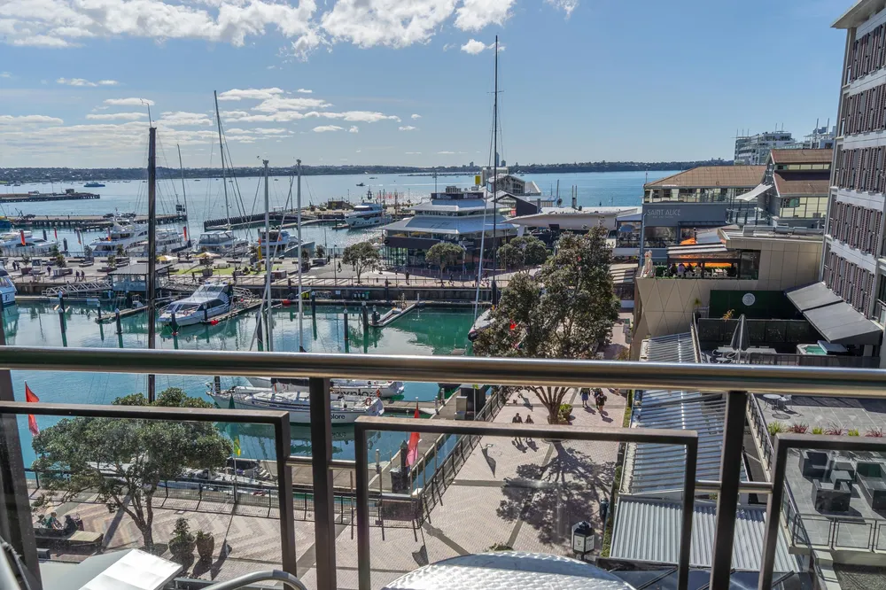 Photos of 402/85 Customs Street West