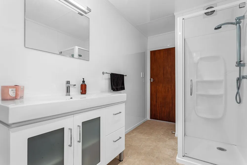 Photos of 38 Hoterini Street