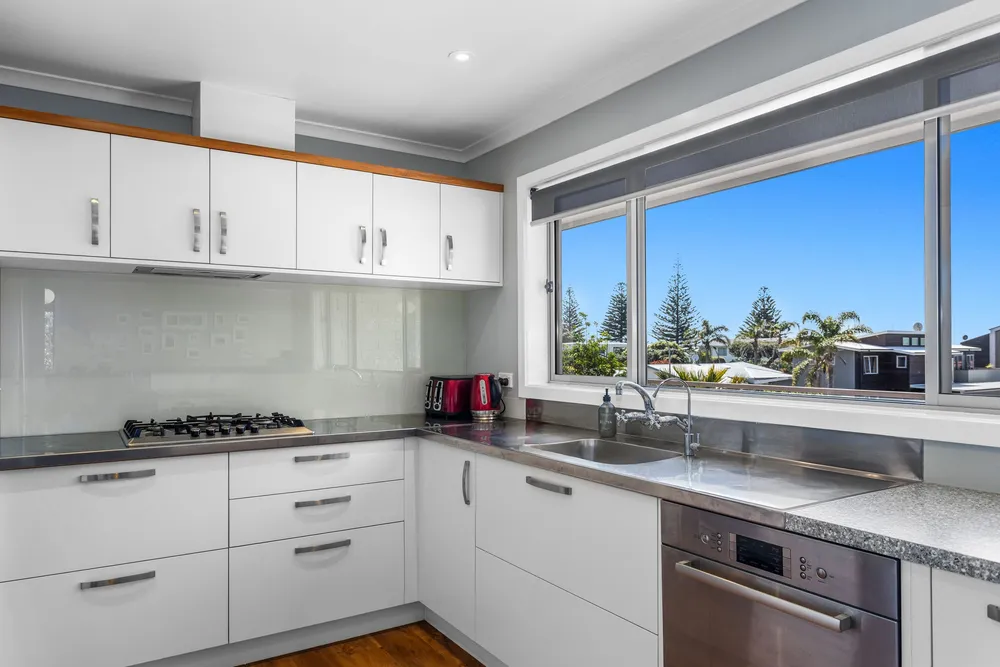 Photos of 38 Hoterini Street