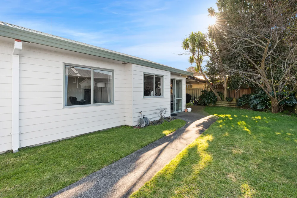 Photos of 4 Sunset Crescent