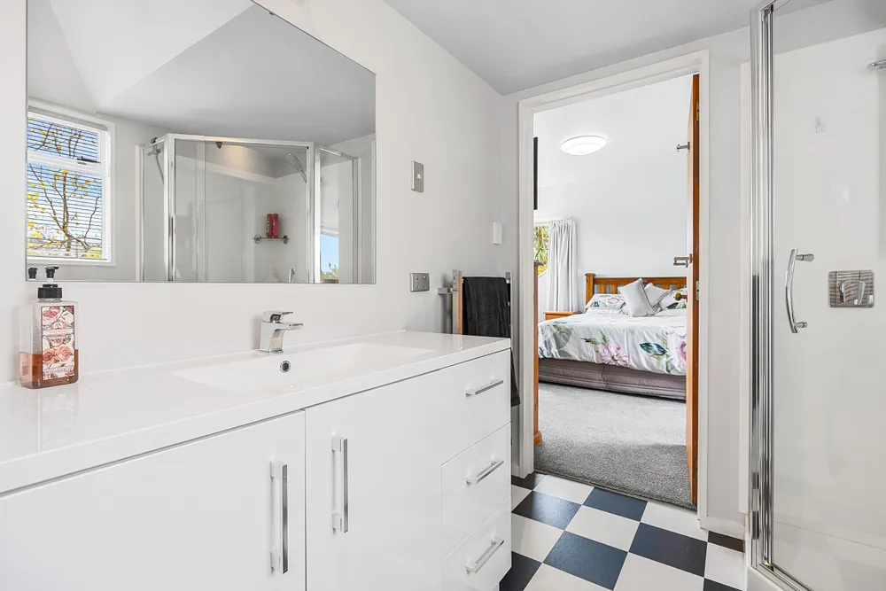 Photos of 32 Mountfort Street