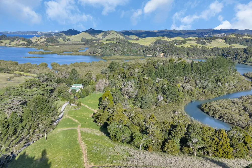 Photos of 2044 Whananaki North Road
