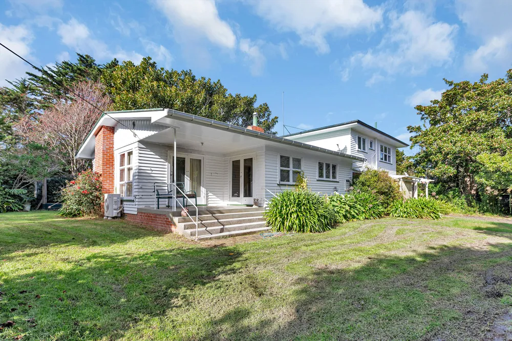 Photos of 2044 Whananaki North Road