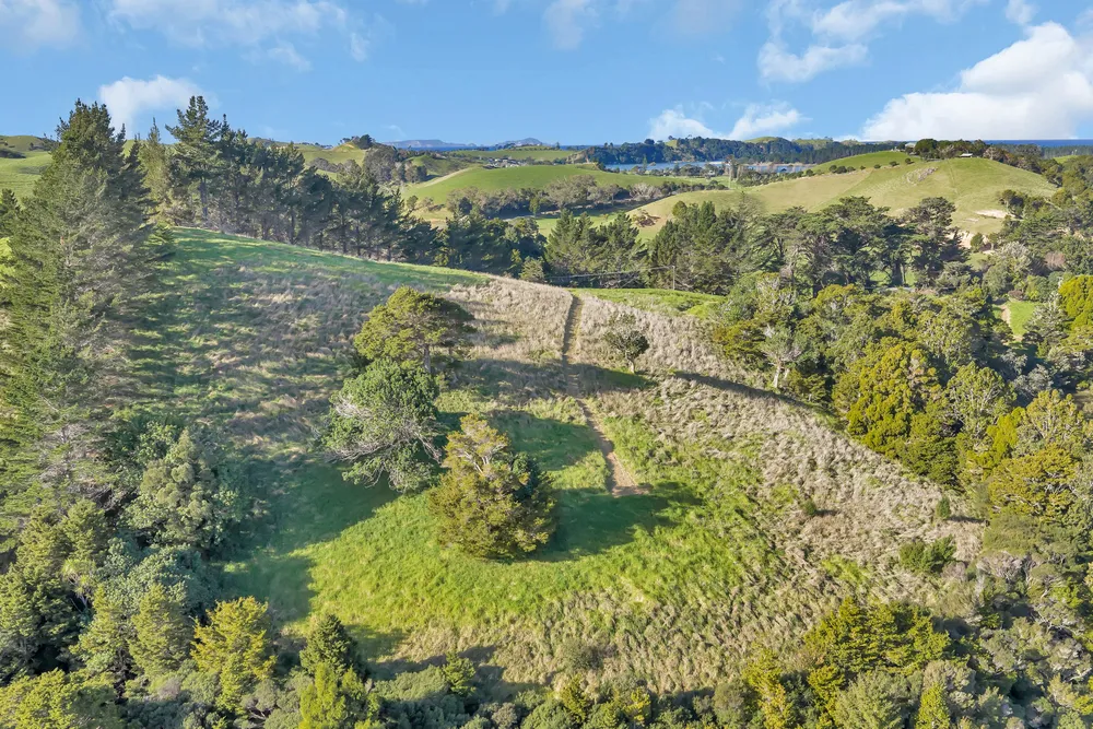 Photos of 2044 Whananaki North Road