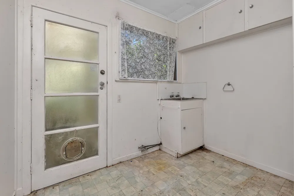 Photos of 2044 Whananaki North Road
