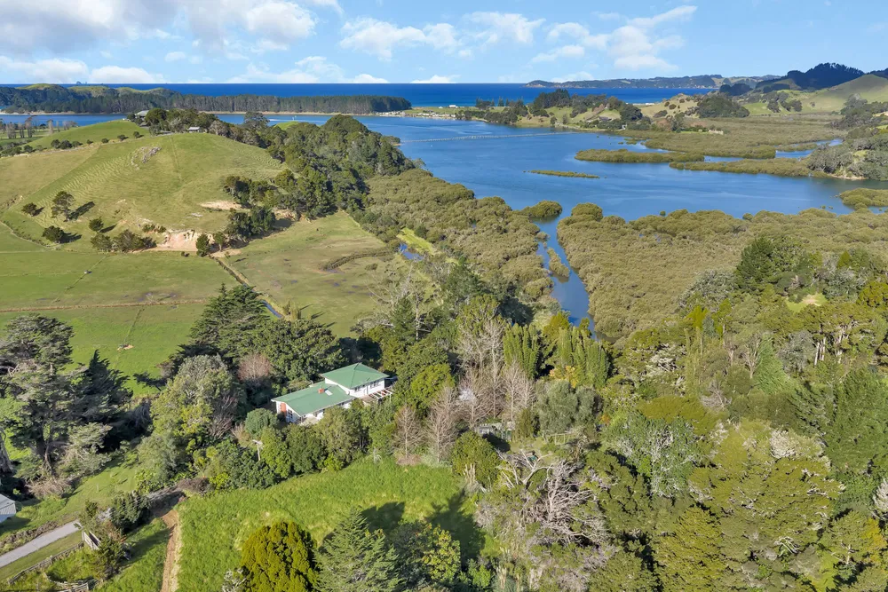 Photos of 2044 Whananaki North Road