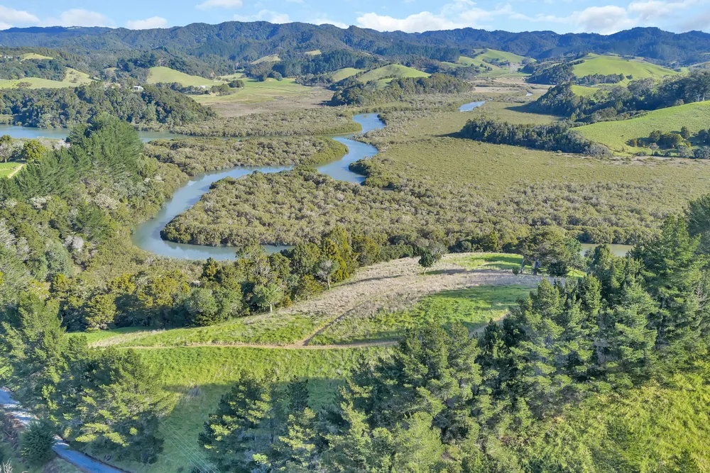 Photos of 2044 Whananaki North Road