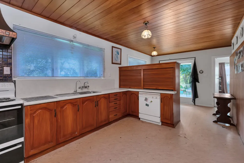 Photos of 2044 Whananaki North Road