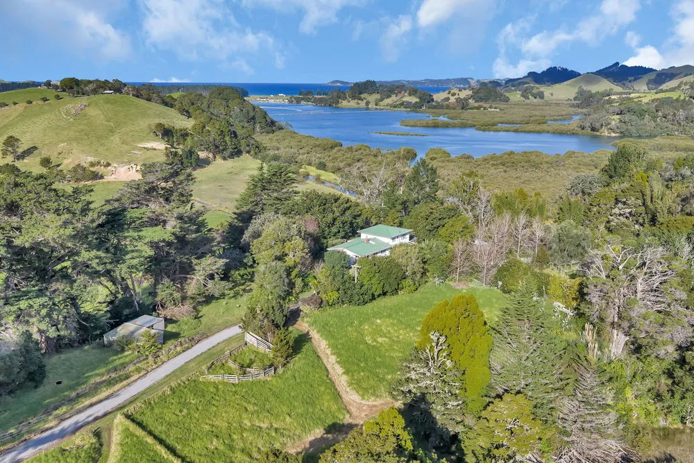 Photos of 2044 Whananaki North Road