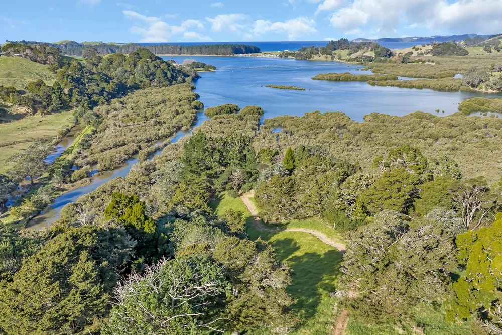 Photos of 2044 Whananaki North Road