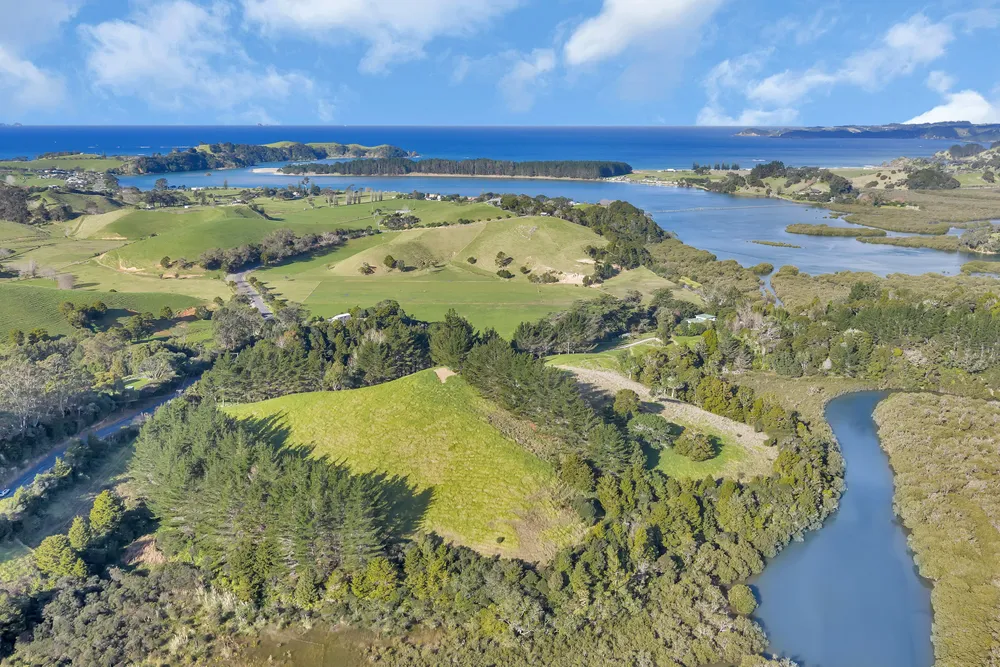 Photos of 2044 Whananaki North Road