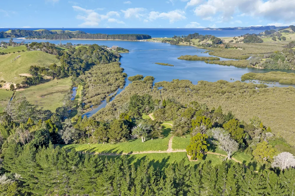 Photos of 2044 Whananaki North Road