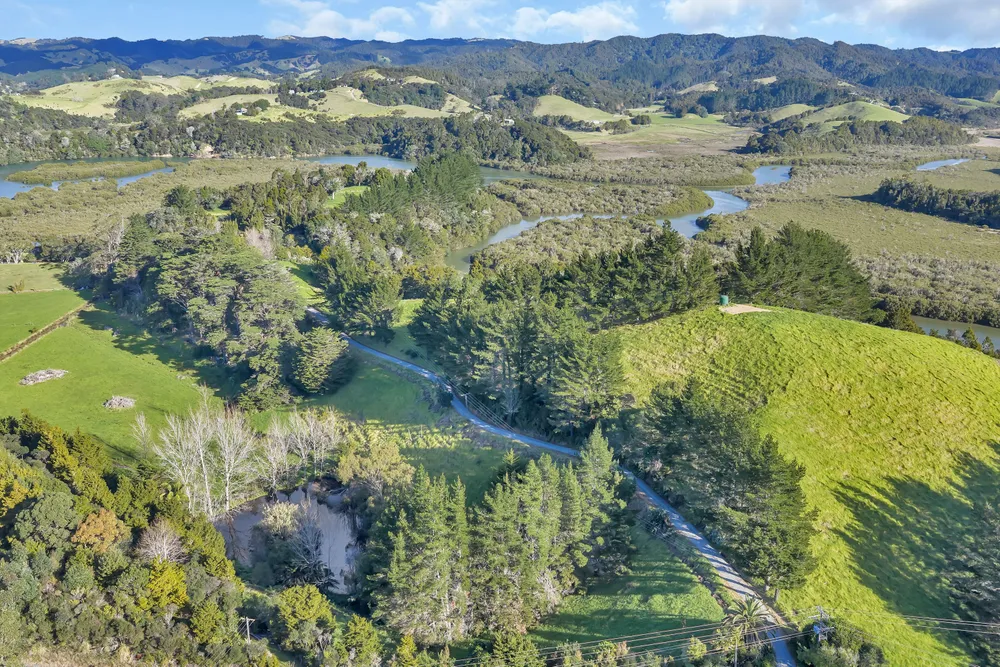 Photos of 2044 Whananaki North Road