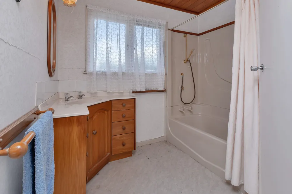 Photos of 2044 Whananaki North Road
