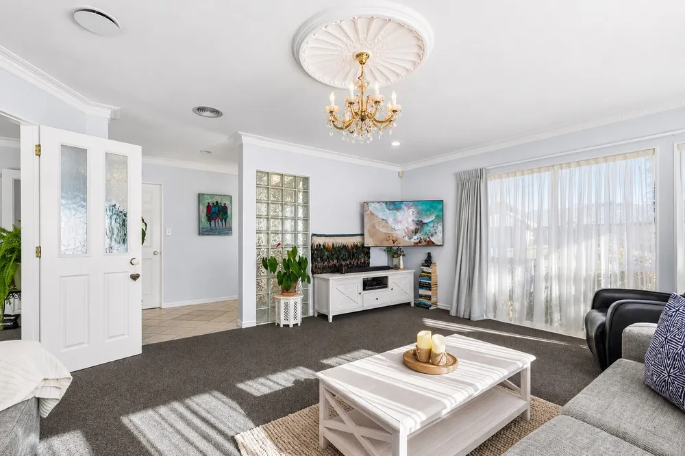 Photos of 31 Huntington Drive