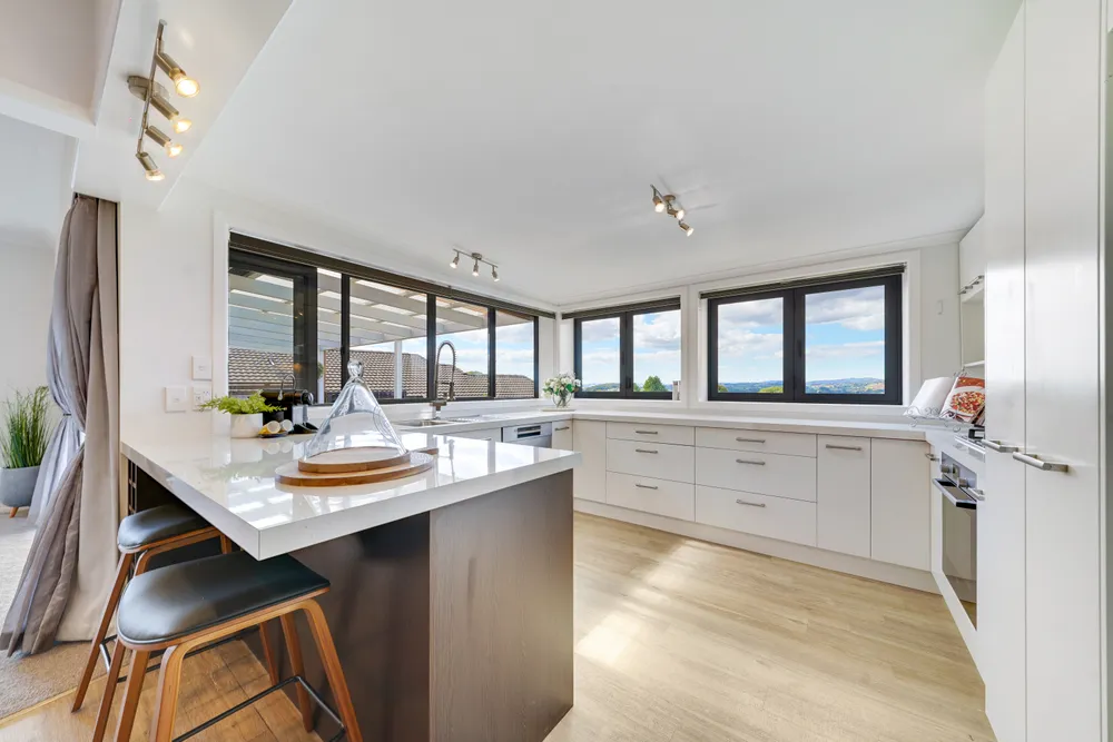 Photos of 285 Wellington Street