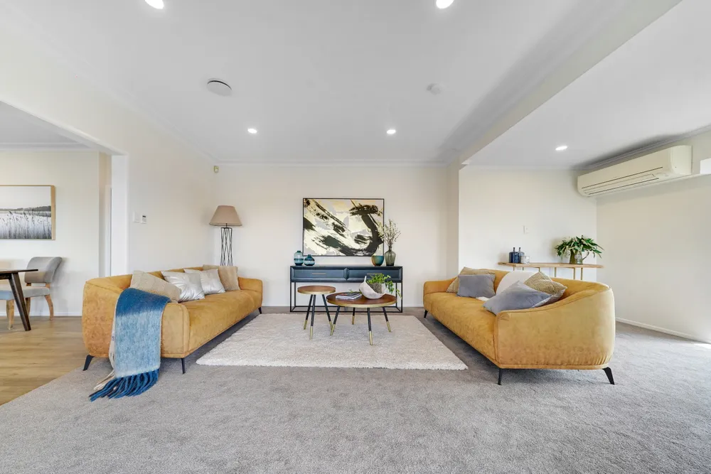 Photos of 285 Wellington Street