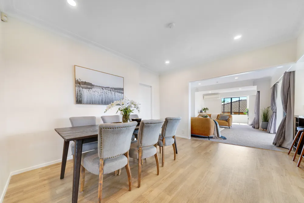 Photos of 285 Wellington Street
