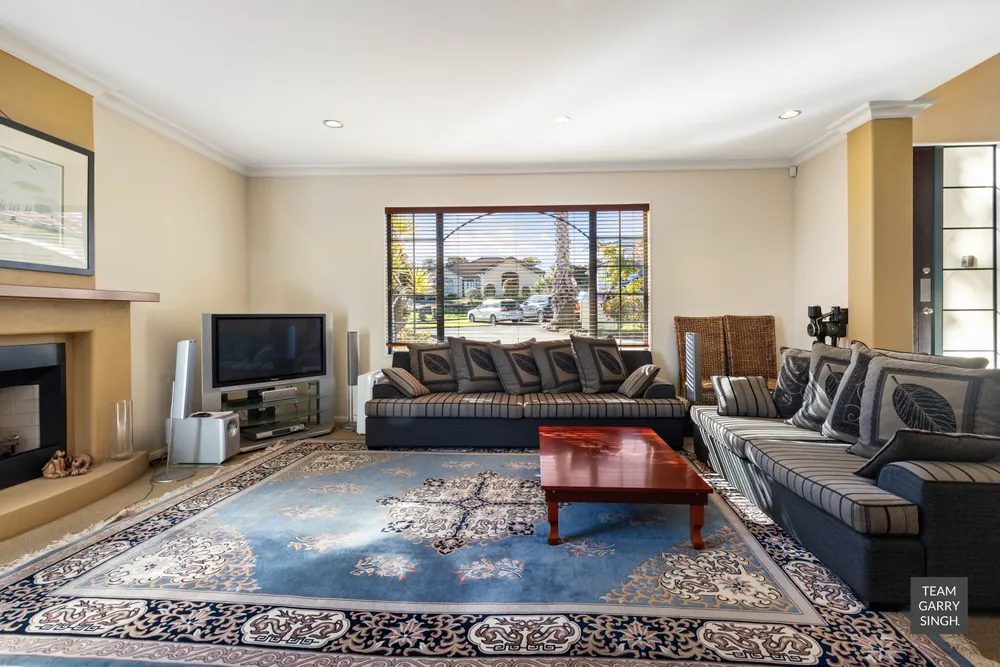 Photos of 33 Byblos Place
