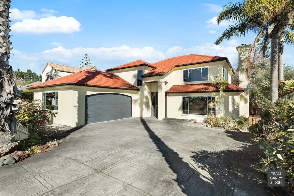 Photos of 33 Byblos Place