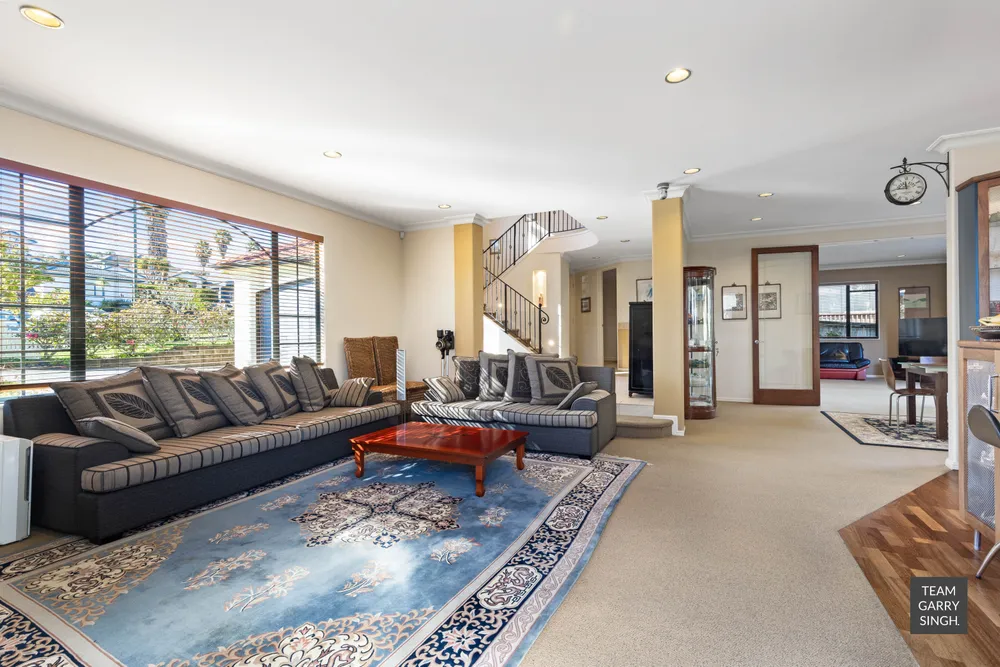 Photos of 33 Byblos Place