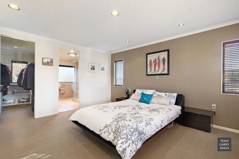 Photos of 33 Byblos Place