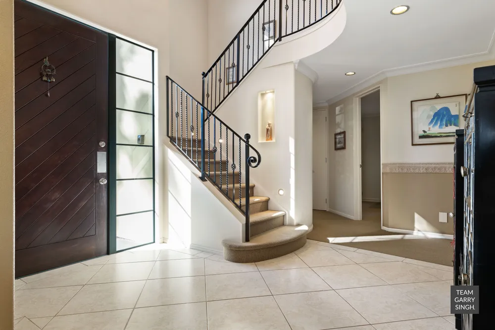 Photos of 33 Byblos Place