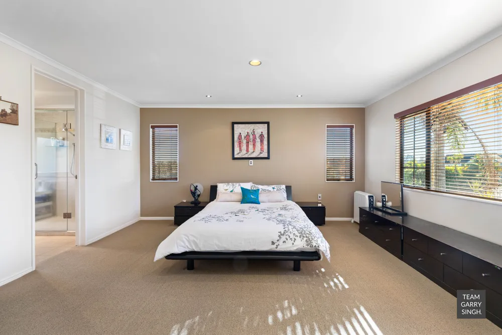 Photos of 33 Byblos Place
