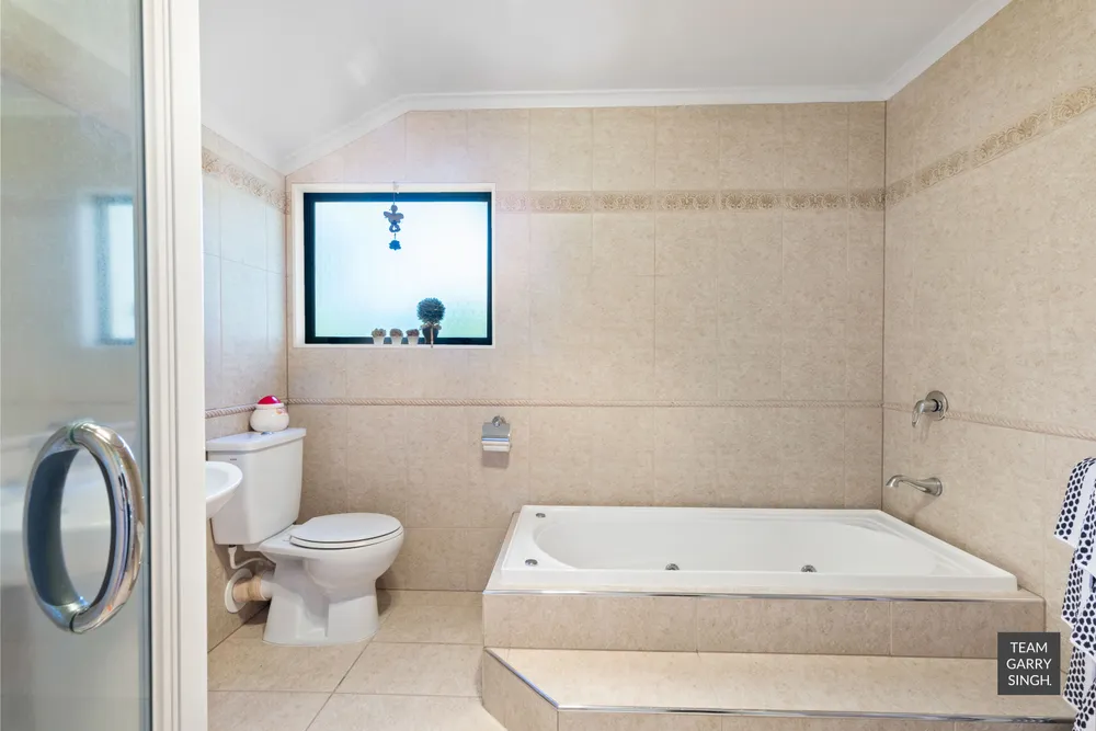 Photos of 33 Byblos Place