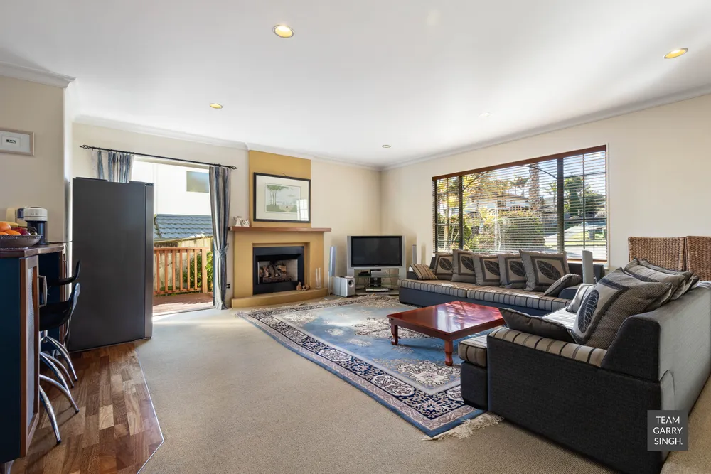Photos of 33 Byblos Place