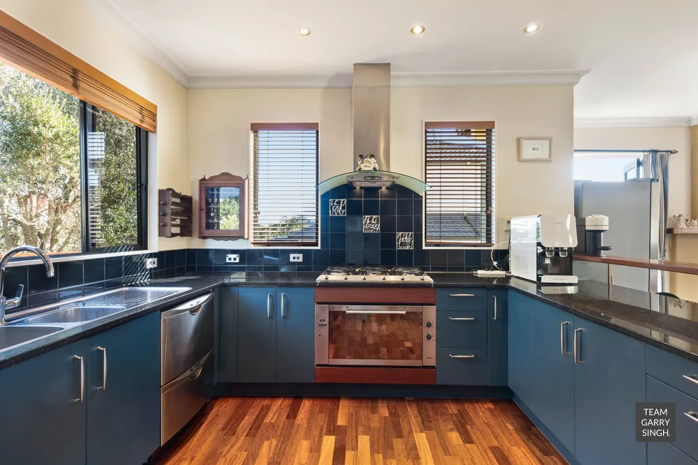 Photos of 33 Byblos Place