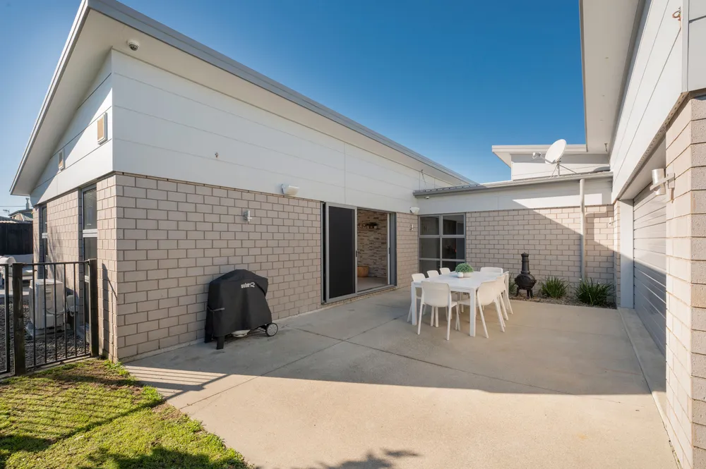 Photos of 2 Butterworth Crescent