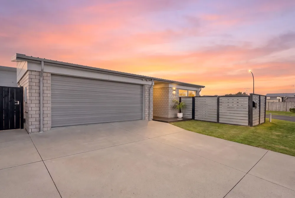Photos of 2 Butterworth Crescent
