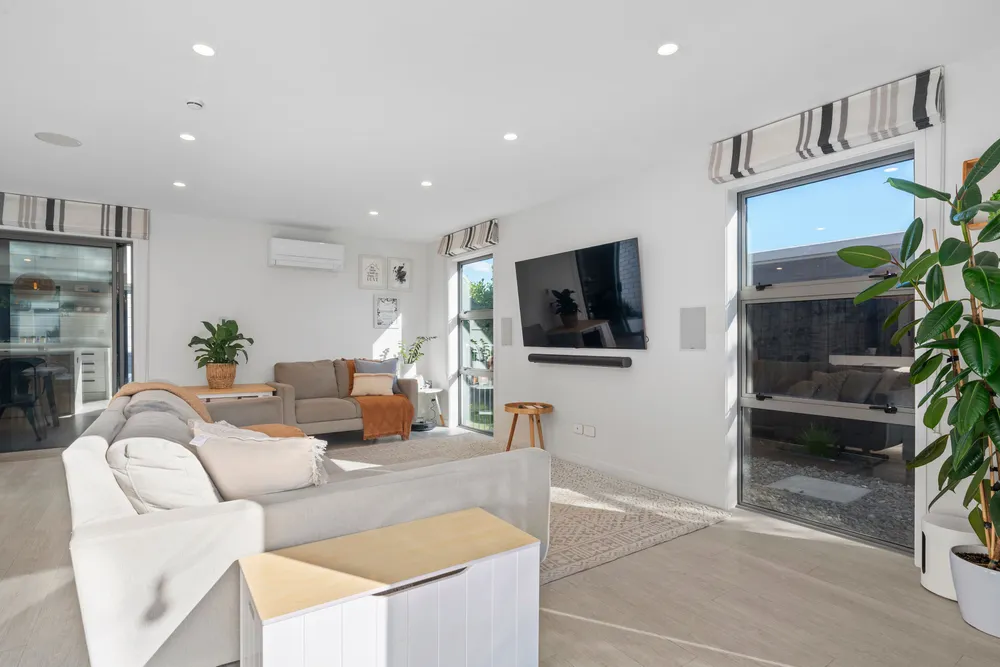 Photos of 2 Butterworth Crescent