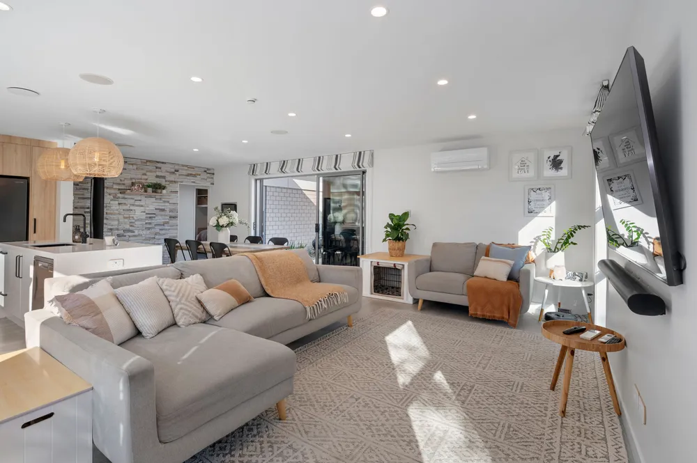 Photos of 2 Butterworth Crescent
