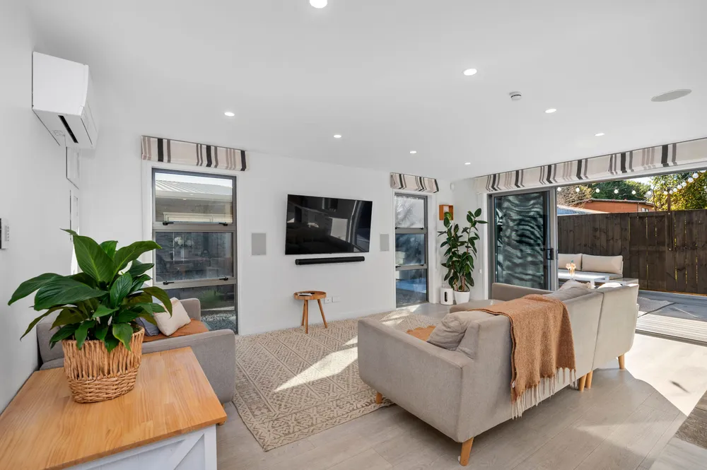 Photos of 2 Butterworth Crescent