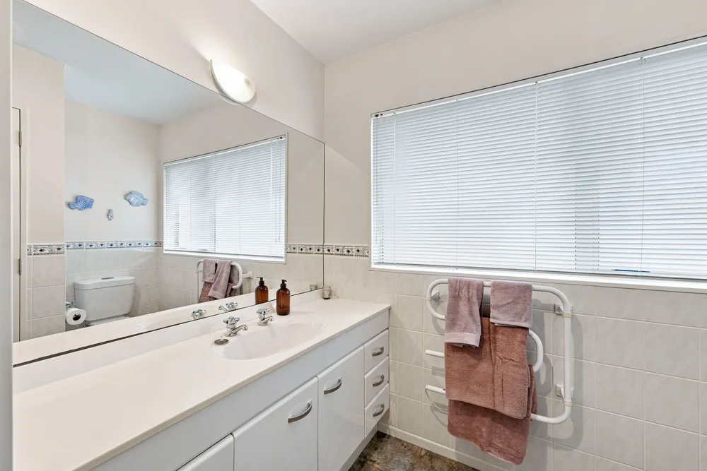 Photos of 21A Quona Avenue