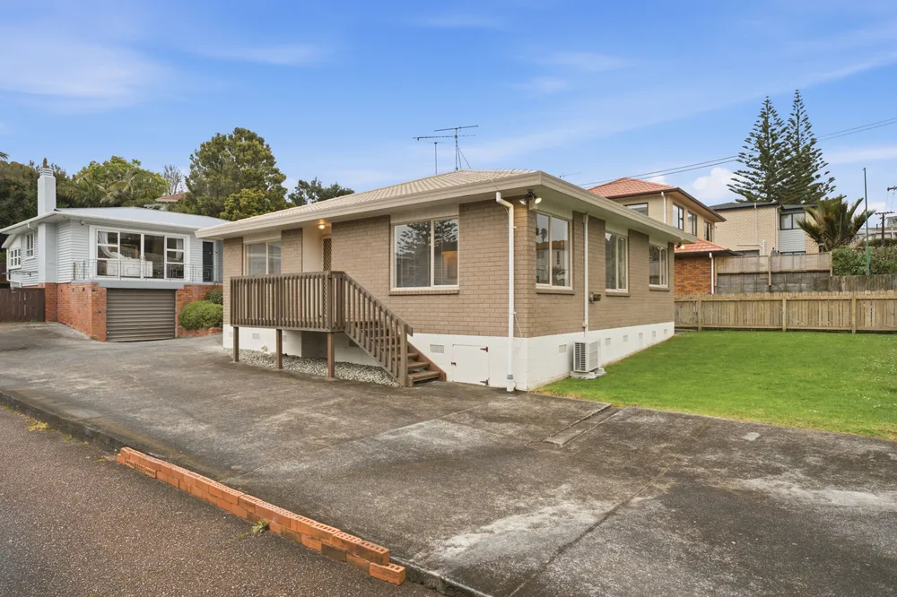 Photos of 21A Quona Avenue