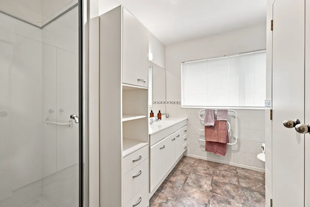 Photos of 21A Quona Avenue