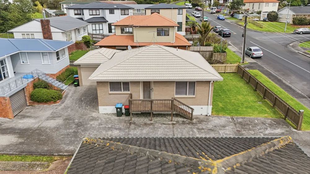 Photos of 21A Quona Avenue