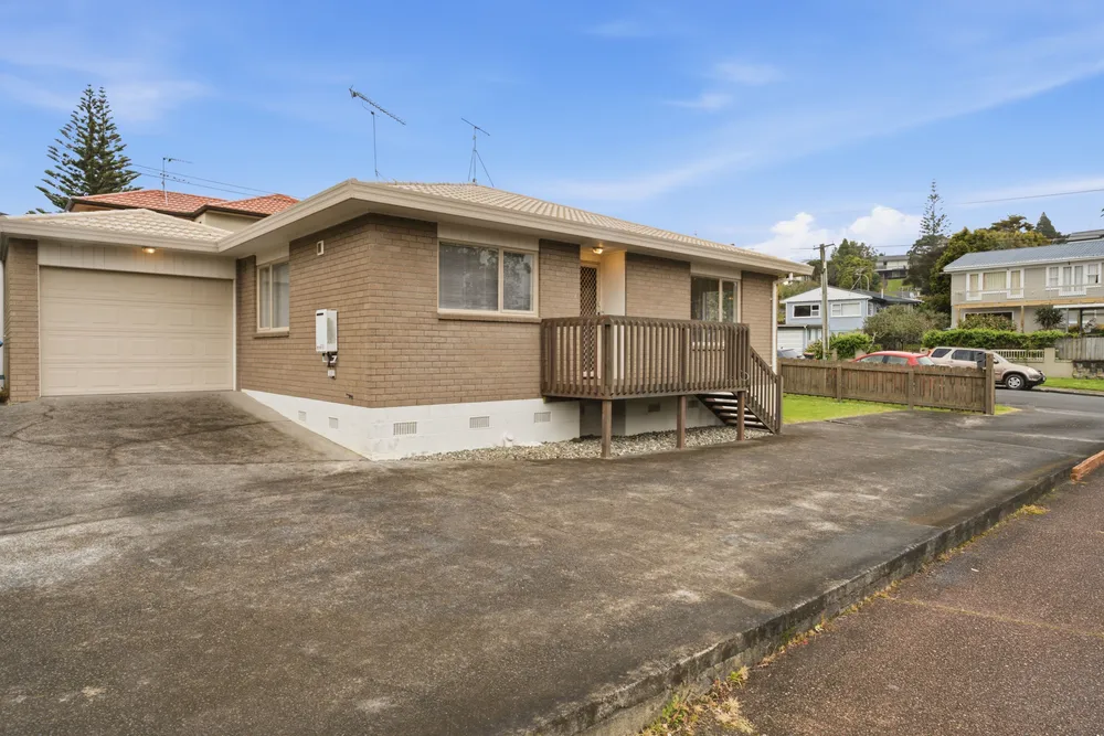 Photos of 21A Quona Avenue