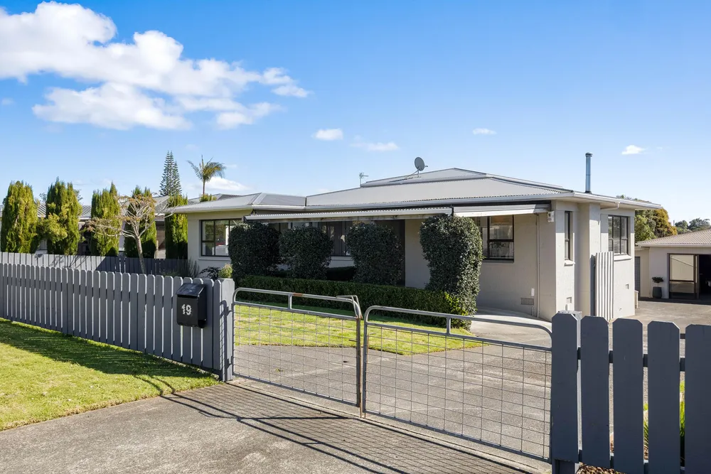 Photos of 19 Coronation Avenue