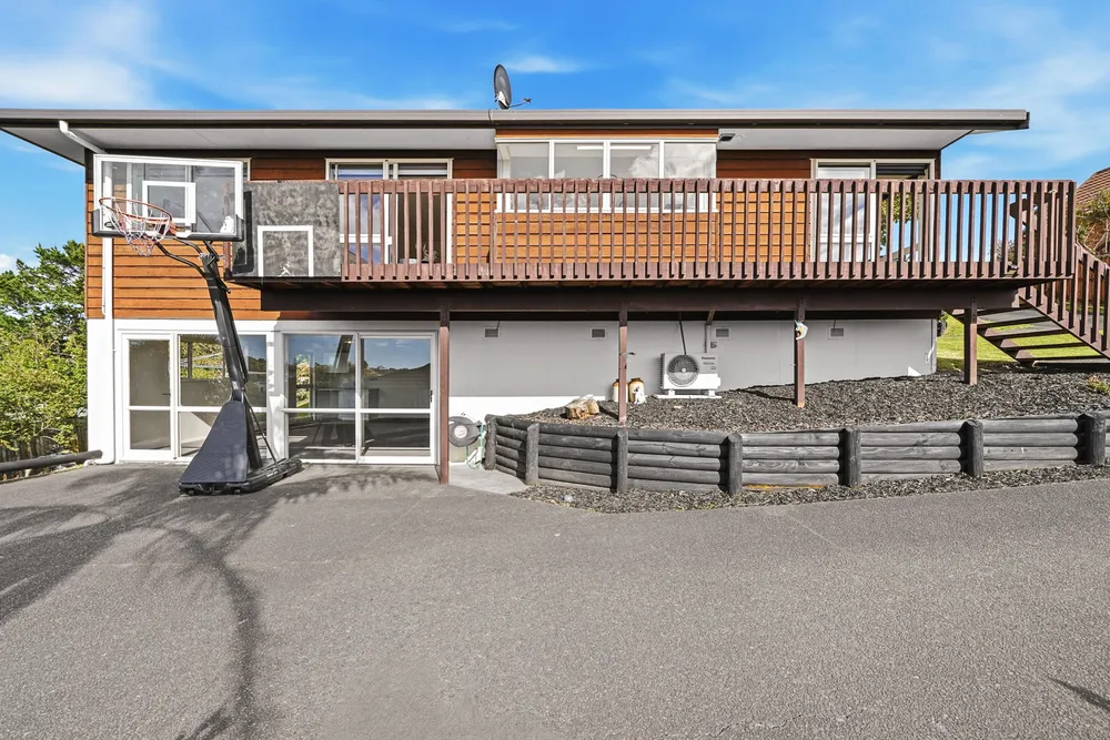 Photos of 20 Cairnbrae Court