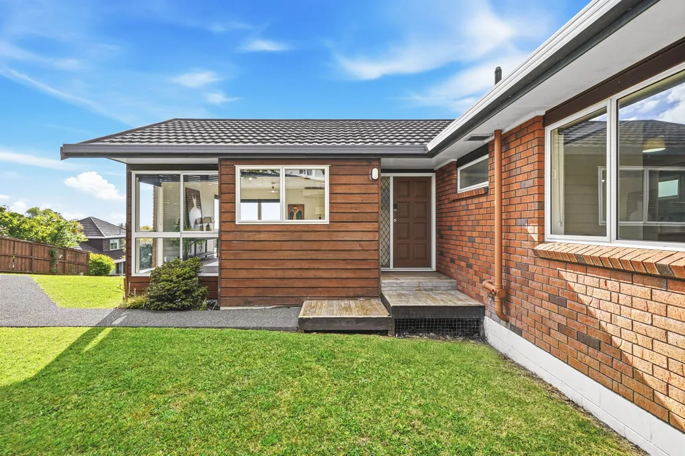 Photos of 20 Cairnbrae Court
